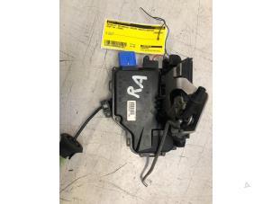 Gebruikte Deurslot Mechaniek 4Deurs rechts-achter Audi A8 (D3) 4.2 TDI V8 32V Quattro Prijs € 30,00 Margeregeling aangeboden door Poolman autodemontage