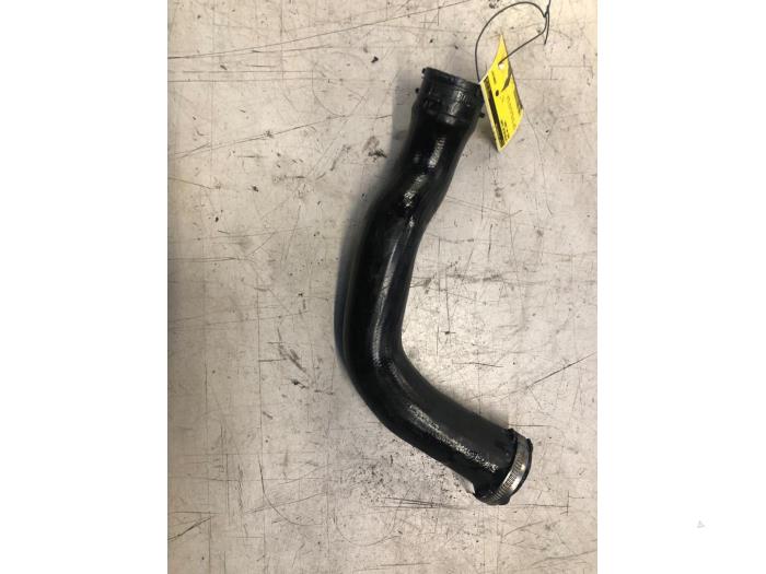 Laddluftkylarslang från en Audi A8 (D3) 4.2 TDI V8 32V Quattro 2006