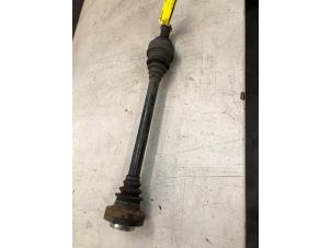 Używane Os napedowa prawy tyl BMW 7 serie (E65/E66/E67) 745i,Li 4.4 V8 32V Cena € 40,00 Procedura marży oferowane przez Poolman autodemontage