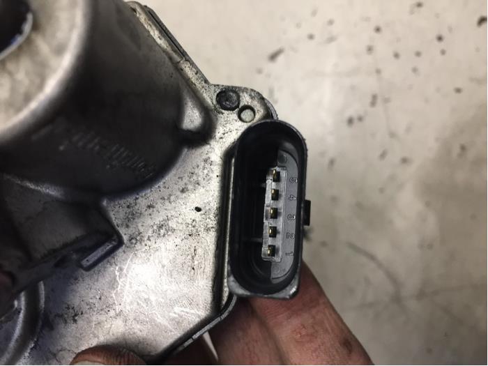 Spjällhus från en Audi A8 (D3) 4.2 TDI V8 32V Quattro 2006