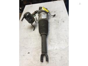 Gebruikte Schokdemper links-achter Audi A8 (D3) 4.2 V8 40V FSI Quattro Prijs € 200,00 Margeregeling aangeboden door Poolman autodemontage