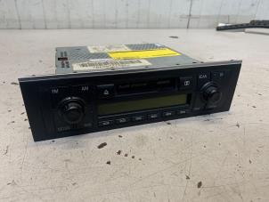 Używane Radio Audi A4 Avant (B6) 1.9 TDI PDE 130 Cena € 30,00 Procedura marży oferowane przez Poolman autodemontage