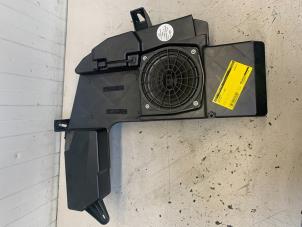Używane Subwoofer Audi A4 Avant Quattro (B7) 3.0 TDI V6 24V Cena € 50,00 Procedura marży oferowane przez Poolman autodemontage