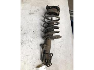 Gebruikte Mac Phersonpoot rechts-voor Volvo V70 (SW) 2.4 D5 20V Prijs € 40,00 Margeregeling aangeboden door Poolman autodemontage