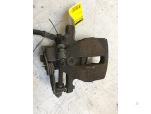 Używane Zacisk hamulcowy prawy tyl Audi A4 Avant Quattro (B7) 3.0 TDI V6 24V Cena € 30,00 Procedura marży oferowane przez Poolman autodemontage