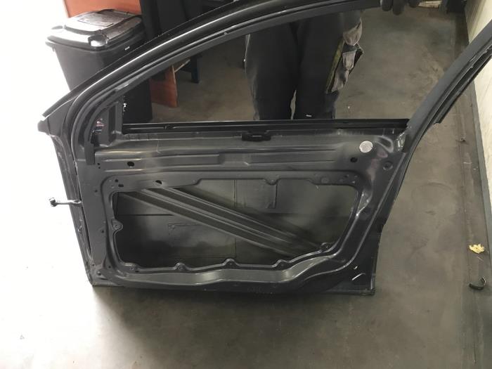 Portier 4Deurs rechts-voor van een Volvo V70 (BW) 2.4 D 20V 2010