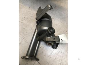 Gebruikte Oliefilterhuis Audi A8 (D3) 4.2 V8 40V FSI Quattro Prijs € 40,00 Margeregeling aangeboden door Poolman autodemontage