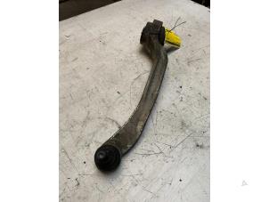 Begagnade Främre undre gaffelben, höger Audi A8 (D3) 3.7 V8 40V Quattro Pris € 30,00 Marginaltabell erbjuds av Poolman autodemontage