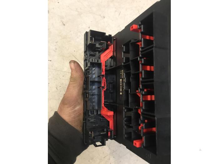 Módulo de confort de un Volkswagen Passat Variant (3C5) 2.0 FSI 16V 2008