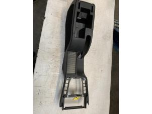 Gebruikte Middenconsoles Skoda Superb Combi (3TAC/TAF) 2.0 TDI 16V Prijs € 40,00 Margeregeling aangeboden door Poolman autodemontage