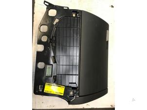 Używane Schowek w desce rozdzielczej Audi A4 Avant (B8) 2.0 TDI 16V Cena € 40,00 Procedura marży oferowane przez Poolman autodemontage