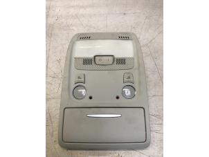 Używane Oswietlenie wewnetrzne przód Audi A4 Avant (B8) 2.0 TDI 16V Cena € 30,00 Procedura marży oferowane przez Poolman autodemontage