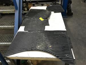 Używane Zestaw dywaników Audi A4 Avant (B8) 2.0 TDI 16V Cena € 30,00 Procedura marży oferowane przez Poolman autodemontage