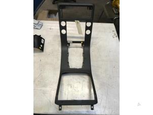 Używane Rama radia Volvo S80 (AR/AS) 2.5 T Turbo 20V Cena € 30,00 Procedura marży oferowane przez Poolman autodemontage