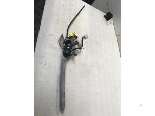 Używane Silnik oslony bagaznika lewy Mercedes E Estate (S212) E-300 Hybrid,BlueTec Hybrid V6 24V Cena € 40,00 Procedura marży oferowane przez Poolman autodemontage