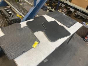 Begagnade Set med mattor Volkswagen CC (358) 2.0 TDI 16V 177 4Motion Pris € 40,00 Marginaltabell erbjuds av Poolman autodemontage