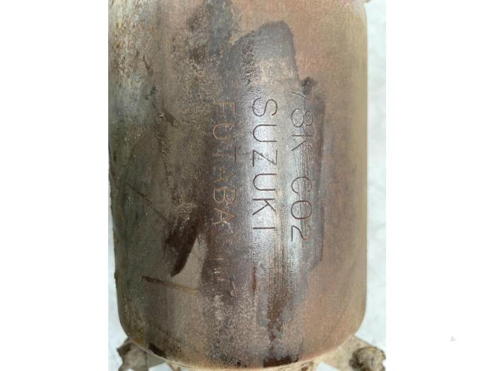 Tube échappement avant d'un Suzuki Grand Vitara II (JT) 2.4 16V 2009