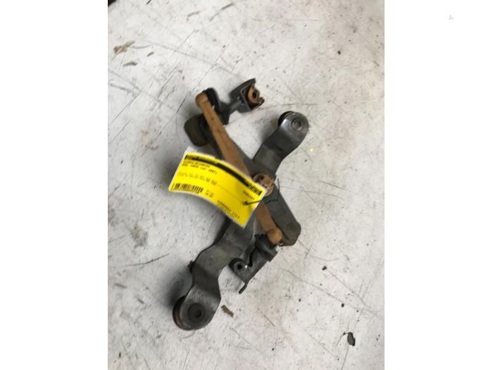 Timonerie de changement de vitesse d'un Opel Corsa D 1.4 16V Twinport 2007