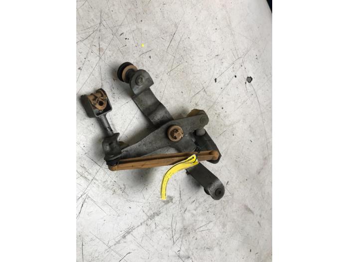 Timonerie de changement de vitesse d'un Opel Corsa D 1.4 16V Twinport 2007