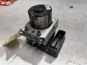 Begagnade ABS-pump Volkswagen Caddy III (2KA,2KH,2CA,2CH) 1.9 TDI Pris € 40,00 Marginaltabell erbjuds av Poolman autodemontage