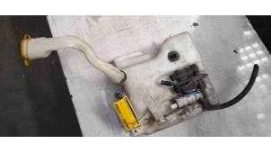 Begagnade Spolartank, vindruta Mercedes C Combi (S203) 3.2 C-320 V6 18V 4-Matic Pris € 35,00 Marginaltabell erbjuds av Poolman autodemontage