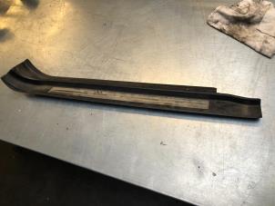 Begagnade Instegslist, höger Audi TT (8N3) 1.8 T 20V Quattro Pris € 30,00 Marginaltabell erbjuds av Poolman autodemontage