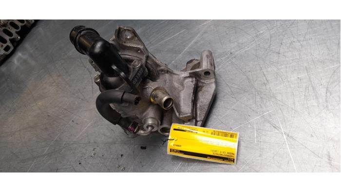 Thermostaathuis van een Mazda CX-5 I (KE,GH) 2.2 Skyactiv D 16V High Power 4WD 2015