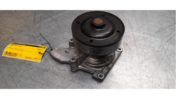 Water pump from a Mazda CX-5 I (KE,GH) 2.2 Skyactiv D 16V High Power 4WD 2015