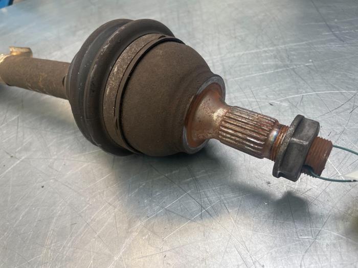 Front drive shaft, right from a Peugeot 308 (4A/C) 1.6 HDi 16V FAP 2011