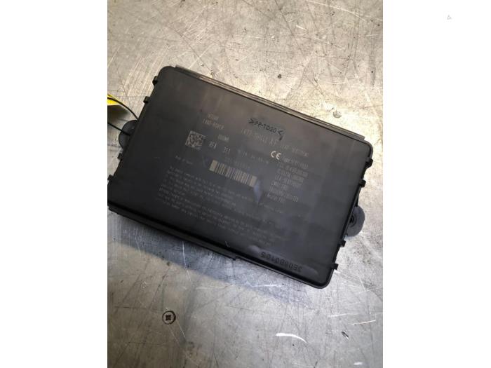 Module verrouillage central des portes d'un Jaguar XE 2.0d 180 16V 2016