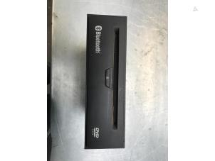 Used CD player Nissan Navara (D40) 2.5 dCi 16V 4x4 Price € 75,00 Margin scheme offered by Poolman autodemontage