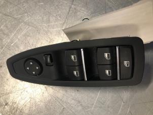 Usados Interruptor de ventanilla eléctrica BMW 1 serie (F20) 118i 1.5 TwinPower 12V Precio € 40,00 Norma de margen ofrecido por Poolman autodemontage