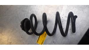 Gebruikte Veerschroef achter Nissan Qashqai (J10) 2.0 dCi Prijs € 20,00 Margeregeling aangeboden door Poolman autodemontage