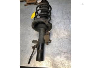 Begagnade Stötdämparstång, vänster fram Ford Focus 3 1.6 TDCi Pris € 40,00 Marginaltabell erbjuds av Poolman autodemontage