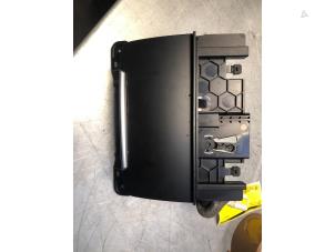 Używane Popielniczka przednia Audi A4 (B8) 1.8 TFSI 16V Cena € 20,00 Procedura marży oferowane przez Poolman autodemontage