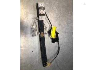 Używane Mechanizm szyby prawej tylnej wersja 4-drzwiowa Audi A4 (B8) 1.8 TFSI 16V Cena € 30,00 Procedura marży oferowane przez Poolman autodemontage