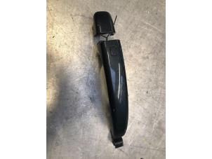 Używane Uchwyt drzwi prawych tylnych wersja 4-drzwiowa Audi A4 (B8) 1.8 TFSI 16V Cena € 20,00 Procedura marży oferowane przez Poolman autodemontage