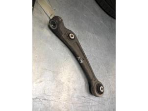 Begagnade Främre gaffelben, vänster Audi A4 (B8) 1.8 TFSI 16V Pris € 25,00 Marginaltabell erbjuds av Poolman autodemontage