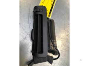 Gebruikte Luchtrooster zijkant Audi A7 Sportback (4KA) 3.0 V6 24V 50 TDI Mild Hybrid Quattro Prijs € 30,00 Margeregeling aangeboden door Poolman autodemontage