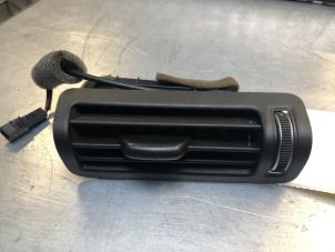 Gebruikte Luchtrooster zijkant Audi A7 Sportback (4KA) 3.0 V6 24V 50 TDI Mild Hybrid Quattro Prijs € 30,00 Margeregeling aangeboden door Poolman autodemontage