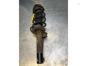 Begagnade Stötdämparstång, höger fram Volkswagen Golf VI (5K1) 1.6 Pris € 30,00 Marginaltabell erbjuds av Poolman autodemontage