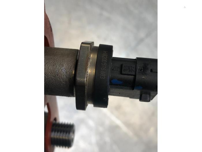 Bränsletryckssensor från en Suzuki Grand Vitara II (JT) 1.9 DDiS 2012