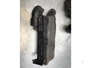 Gebruikte Luchtfilterhuis Citroen C4 Grand Picasso (UA) 1.6 16V THP 140 Autom. Prijs € 25,00 Margeregeling aangeboden door Poolman autodemontage