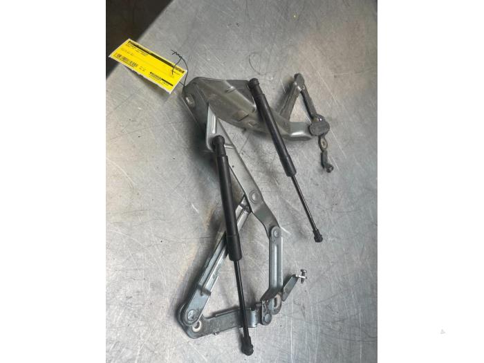 Zawias pokrywy silnika z Audi TT Roadster (8J9) 2.0 TFSI 16V 2008