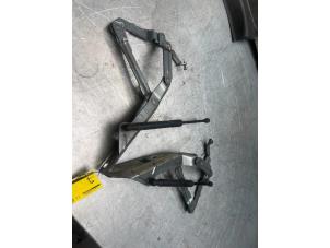 Używane Zawias pokrywy silnika Audi TT Roadster (8J9) 2.0 TFSI 16V Cena € 50,00 Procedura marży oferowane przez Poolman autodemontage