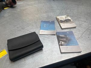 Gebruikte Instructie Boekje Mercedes ML II (164/4JG) 4.0 ML-450 CDI 4-Matic V8 32V Prijs € 40,00 Margeregeling aangeboden door Poolman autodemontage