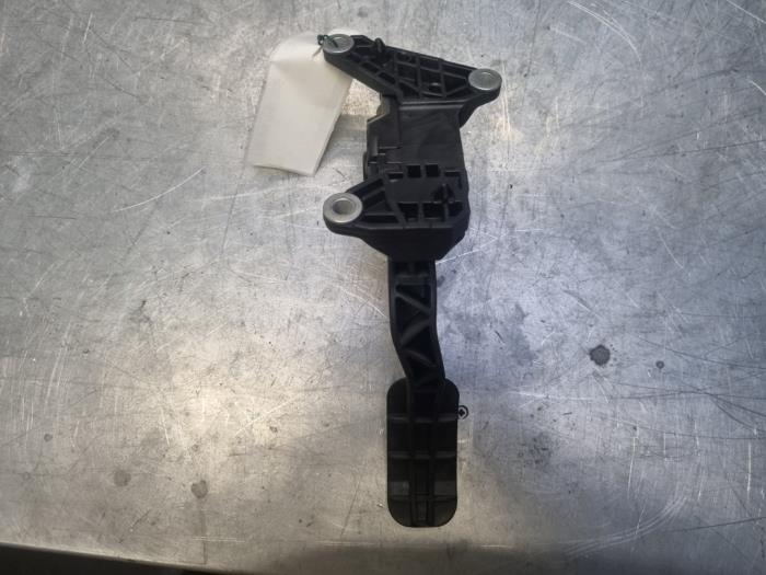 Gaspedal från en Toyota Corolla Touring Sport (E21/EH1) 1.8 16V Hybrid 2020