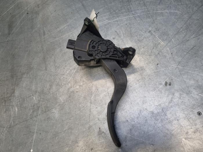 Gaspedal från en Toyota Corolla Touring Sport (E21/EH1) 1.8 16V Hybrid 2020