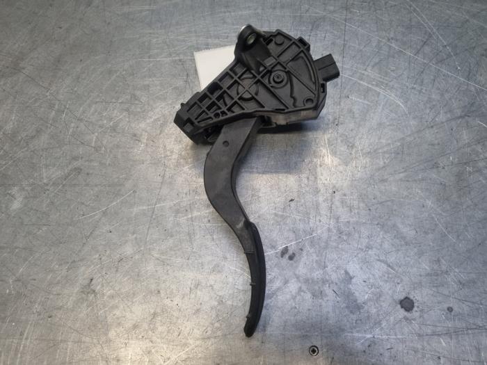 Gaspedal från en Toyota Corolla Touring Sport (E21/EH1) 1.8 16V Hybrid 2020