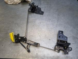 Używane Blokada dachu cabrio Ford Focus 2 C+C 2.0 TDCi 16V Cena € 50,00 Procedura marży oferowane przez Poolman autodemontage